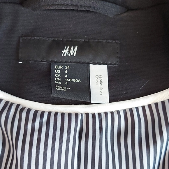 H&M Blazer - Picture 2 of 3
